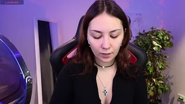 AshleySkott  online show from 12.18.25