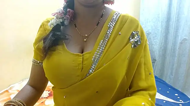 Snapshot of its_siya chatting on 10.10.25 its siya online show from 10.10.25