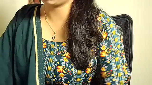 Snapshot of its_siya chatting on 11.06.25 its siya online show from 11.06.25