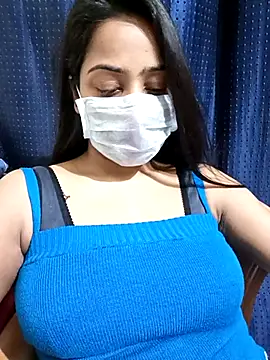 COZY ROZI online show from 03.04.25