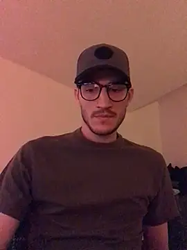 Snapshot of yoyoboy988 chatting on 03.08.25 yoyoboy988 online show from 03.08.25