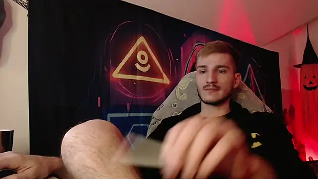 Snapshot of yoyoboy988 chatting on 11.18.25 yoyoboy988 online show from 11.18.25