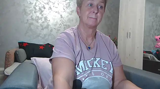 Snapshot of RosesandLillies chatting on 03.11.25 RosesandLillies online show from 03.11.25