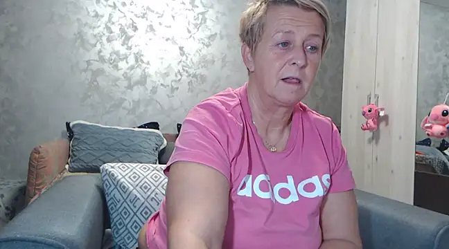 Snapshot of RosesandLillies chatting on 03.18.25 RosesandLillies online show from 03.18.25