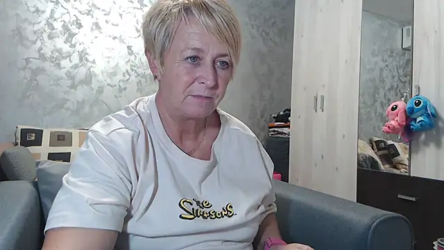 Snapshot of RosesandLillies chatting on 10.15.25 RosesandLillies online show from 10.15.25