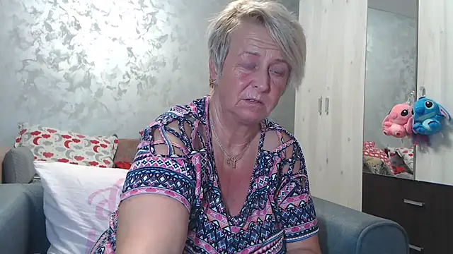 Snapshot of RosesandLillies chatting on 11.02.25 RosesandLillies online show from 11.02.25