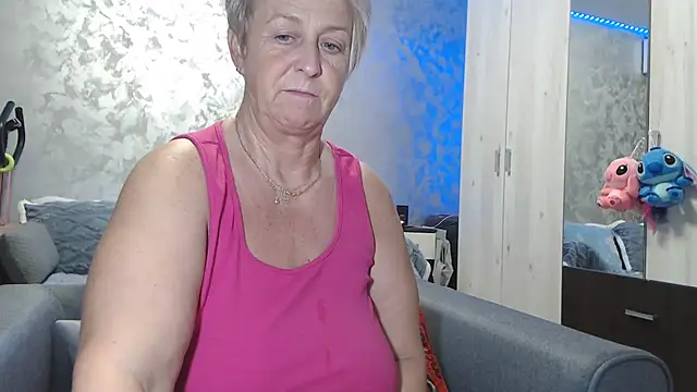 Snapshot of RosesandLillies chatting on 11.23.25 RosesandLillies online show from 11.23.25