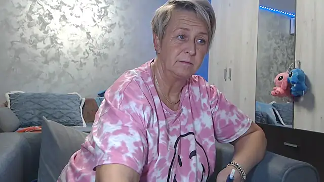 Snapshot of RosesandLillies chatting on 11.29.25 RosesandLillies online show from 11.29.25