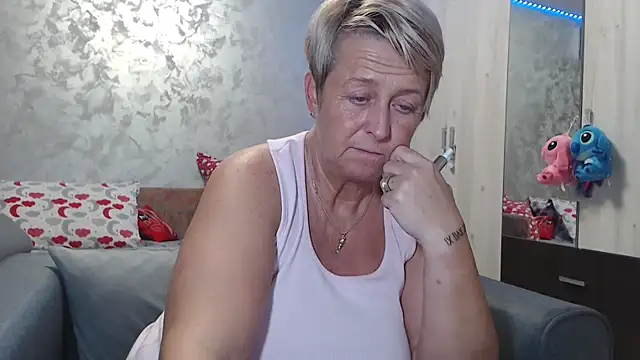 Snapshot of RosesandLillies chatting on 12.20.25 RosesandLillies online show from 12.20.25