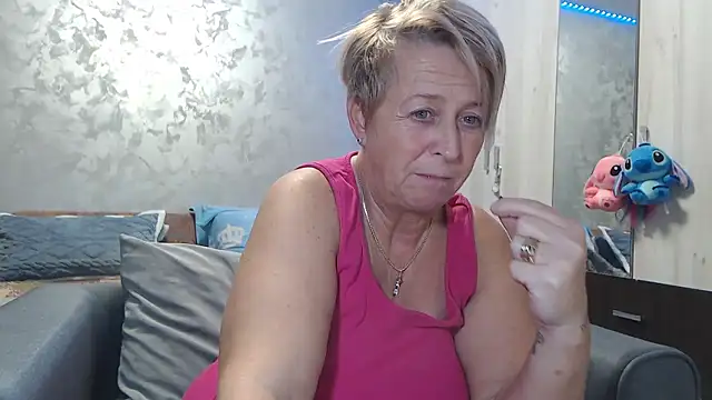 Snapshot of RosesandLillies chatting on 01.11.26 RosesandLillies online show from 01.11.26