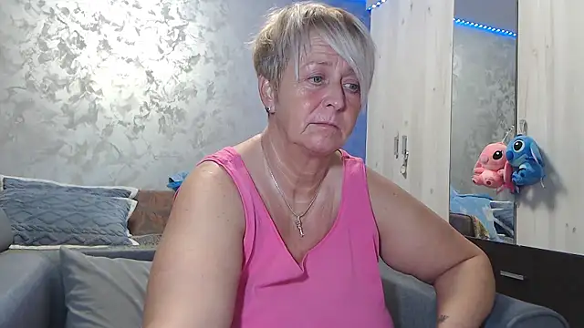 Snapshot of RosesandLillies chatting on 01.12.26 RosesandLillies online show from 01.12.26