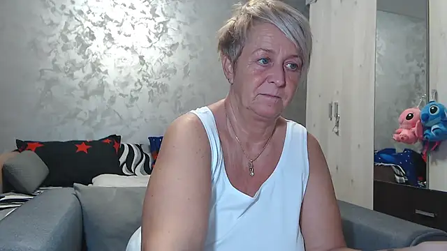 Snapshot of RosesandLillies chatting on 01.13.26 RosesandLillies online show from 01.13.26