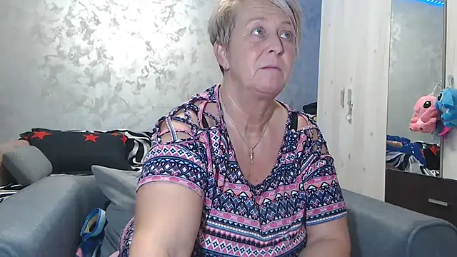 Snapshot of RosesandLillies chatting on 01.14.26 RosesandLillies online show from 01.14.26