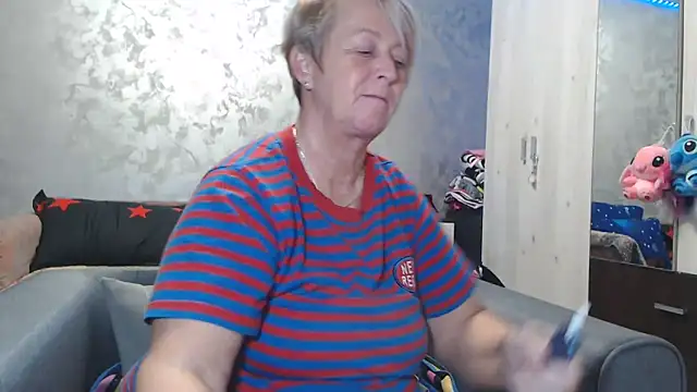 Snapshot of RosesandLillies chatting on 01.15.26 RosesandLillies online show from 01.15.26