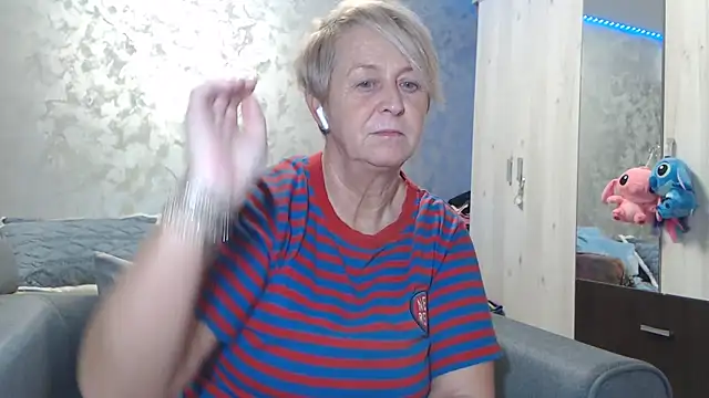 Snapshot of RosesandLillies chatting on 02.02.26 RosesandLillies online show from 02.02.26