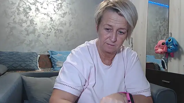 Snapshot of RosesandLillies chatting on 02.06.26 RosesandLillies online show from 02.06.26