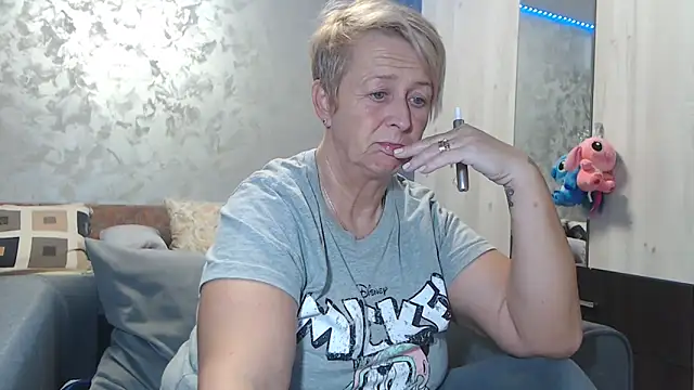 Snapshot of RosesandLillies chatting on 02.16.26 RosesandLillies online show from 02.16.26