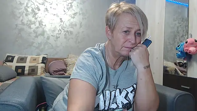 Snapshot of RosesandLillies chatting on 02.19.26 RosesandLillies online show from 02.19.26