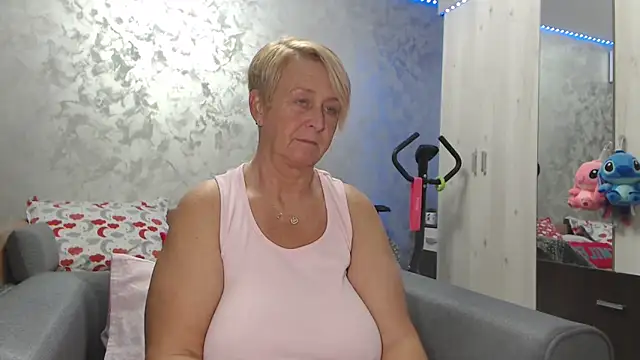 Snapshot of RosesandLillies chatting on 04.07.26 RosesandLillies online show from 04.07.26