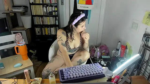 Snapshot of Rosiee69_ chatting on 10.11.25 Rosiee69 online show from 10.11.25