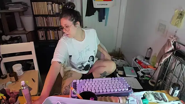 Snapshot of Rosiee69_ chatting on 11.16.25 Rosiee69 online show from 11.16.25