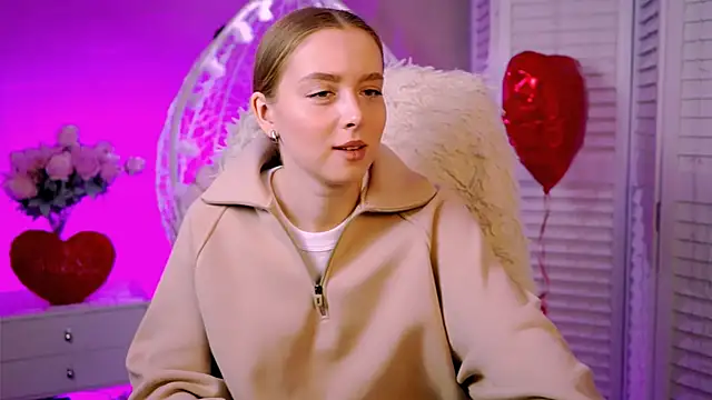 Snapshot of JenniferGraces chatting on 02.25.25 JenniferGraces online show from 02.25.25