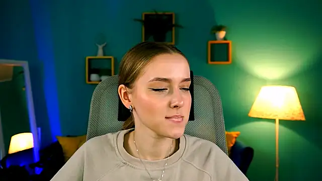 Snapshot of JenniferGraces chatting on 03.17.25 JenniferGraces online show from 03.17.25