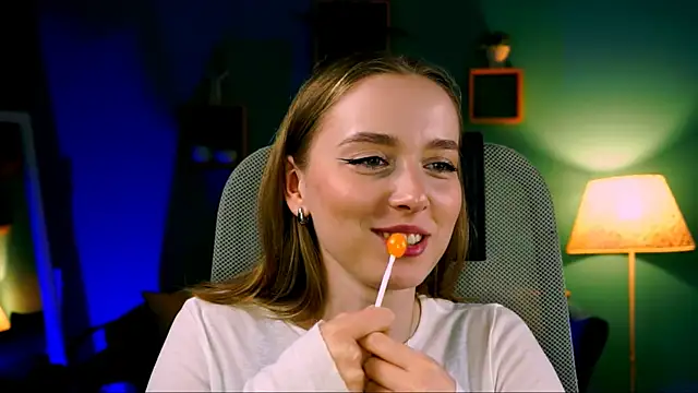 Snapshot of JenniferGraces chatting on 03.22.25 JenniferGraces online show from 03.22.25