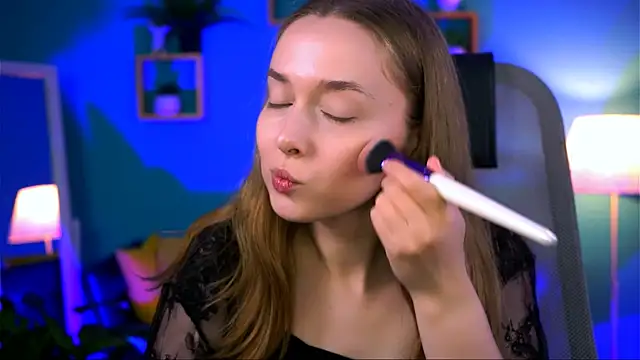 Snapshot of JenniferGraces chatting on 09.18.25 JenniferGraces online show from 09.18.25