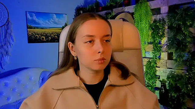 Snapshot of JenniferGraces chatting on 10.07.25 JenniferGraces online show from 10.07.25