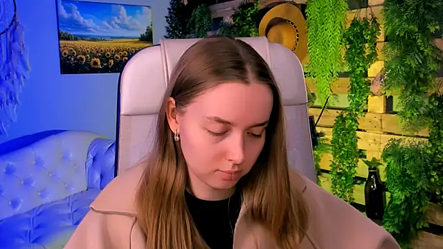 Snapshot of JenniferGraces chatting on 10.08.25 JenniferGraces online show from 10.08.25