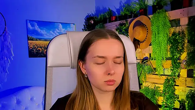 Snapshot of JenniferGraces chatting on 10.14.25 JenniferGraces online show from 10.14.25