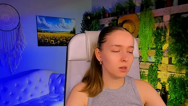 Snapshot of JenniferGraces chatting on 10.21.25 JenniferGraces online show from 10.21.25