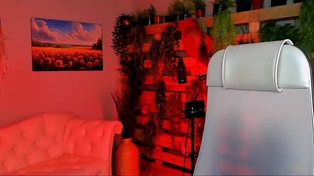 Snapshot of JenniferGraces chatting on 10.31.25 JenniferGraces online show from 10.31.25