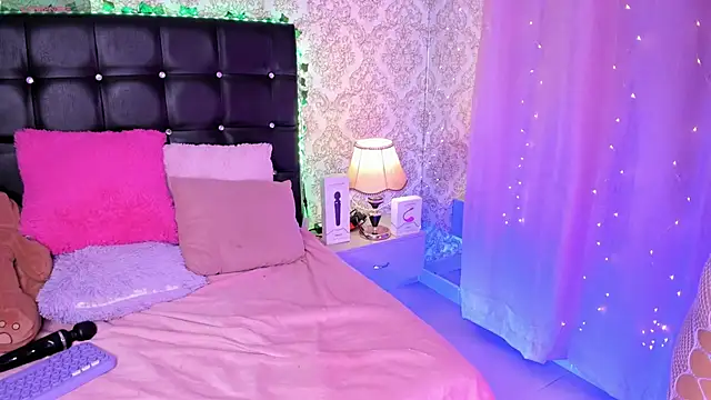 Luna Sommer online show from 11.23.25