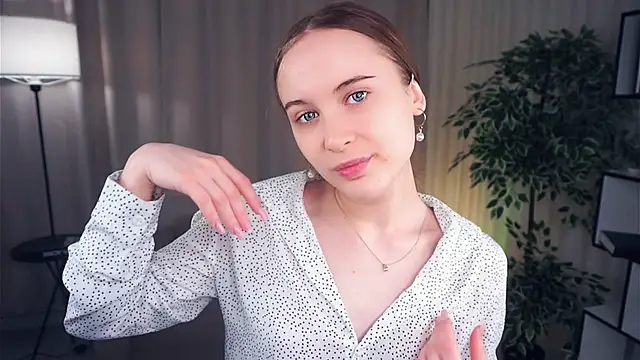 Snapshot of QuennaCoote chatting on 03.14.25 QuennaCoote online show from 03.14.25