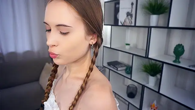 Snapshot of QuennaCoote chatting on 10.15.25 QuennaCoote online show from 10.15.25