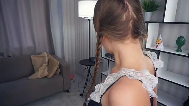 Snapshot of QuennaCoote chatting on 11.19.25 QuennaCoote online show from 11.19.25