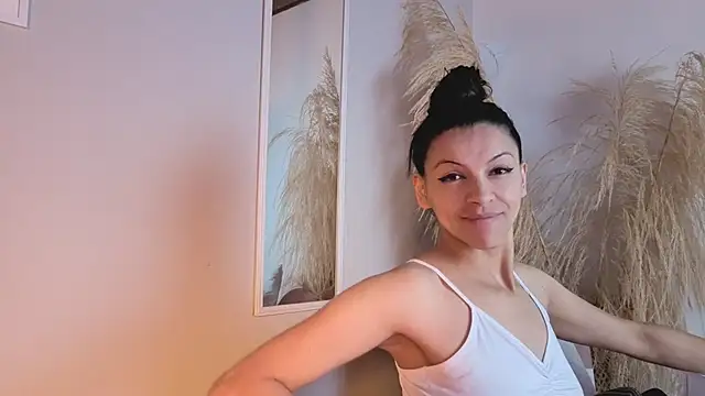 Snapshot of aitana_garcia_ chatting on 04.30.26 aitana garcia online show from 04.30.26