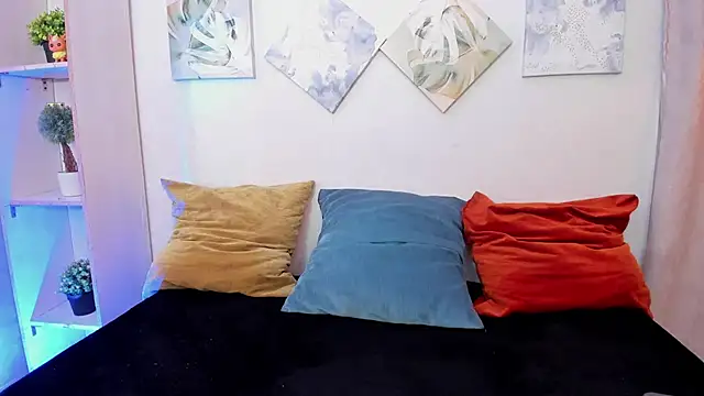 iiangel  online show from 10.31.25