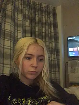 Snapshot of Blondie_Sofia_Essexbabe chatting on 03.17.25 Blondie Sofia Essexbabe online show from 03.17.25