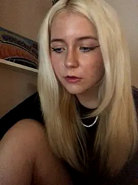 Snapshot of Blondie_Sofia_Essexbabe chatting on 10.14.25 Blondie Sofia Essexbabe online show from 10.14.25