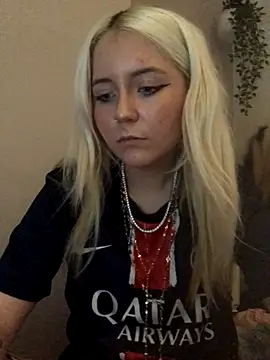 Snapshot of Blondie_Sofia_Essexbabe chatting on 10.22.25 Blondie Sofia Essexbabe online show from 10.22.25