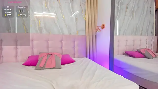 Snapshot of SalomeeHills chatting on 03.20.25 SalomeeHills online show from 03.20.25