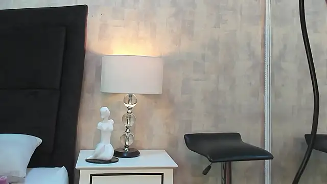 NahomyCarther online show from 02.11.26