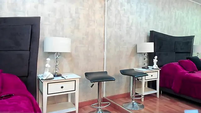 NahomyCarther online show from 04.04.26