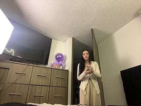 Snapshot of DesireLuxe chatting on 03.10.25 DesireLuxe online show from 03.10.25