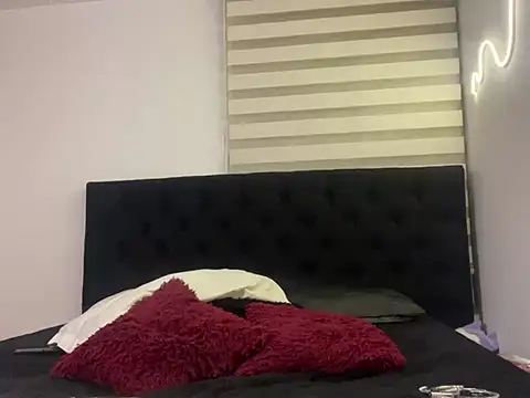 Snapshot of DesireLuxe chatting on 03.16.25 DesireLuxe online show from 03.16.25