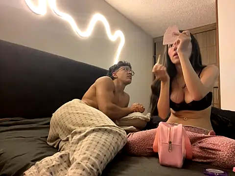 Snapshot of DesireLuxe chatting on 10.12.25 DesireLuxe online show from 10.12.25