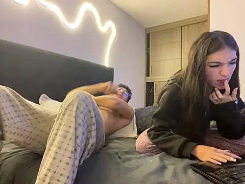 Snapshot of DesireLuxe chatting on 10.14.25 DesireLuxe online show from 10.14.25